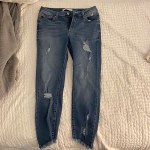 Adorable blue distressed jeans